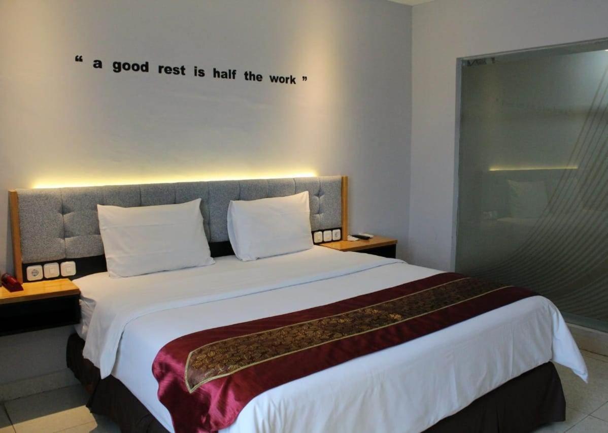 The Royal Idi Hotel Idirayeuk Bagian luar foto